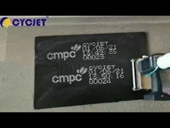 L'imprimante à jet d'encre tenue dans la main 4 de polices de grands caractères lignes 32 matrice de points